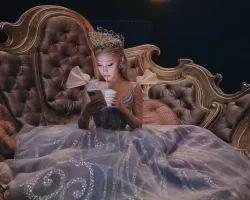 Ariana Grande revela que quase desistiu de carreira musical após “Wicked”